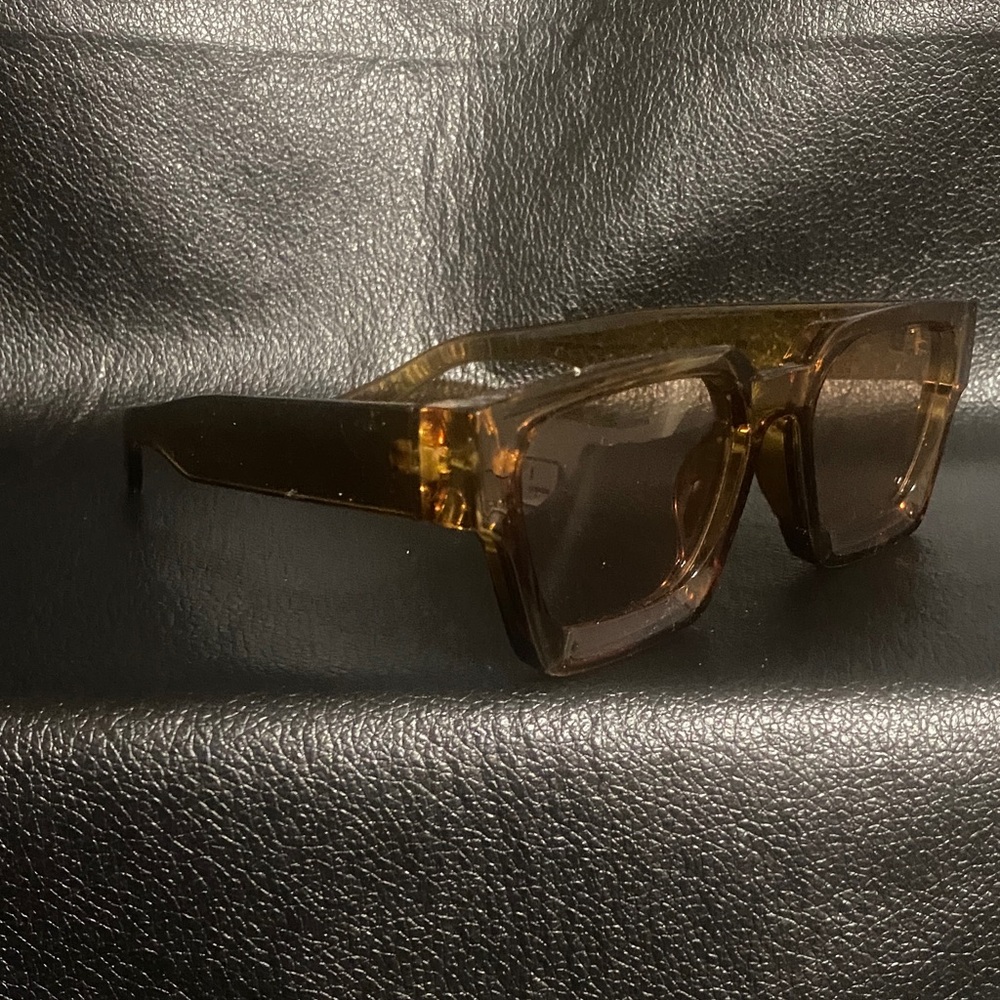 Elegant Tortoise Shell Sunglasses